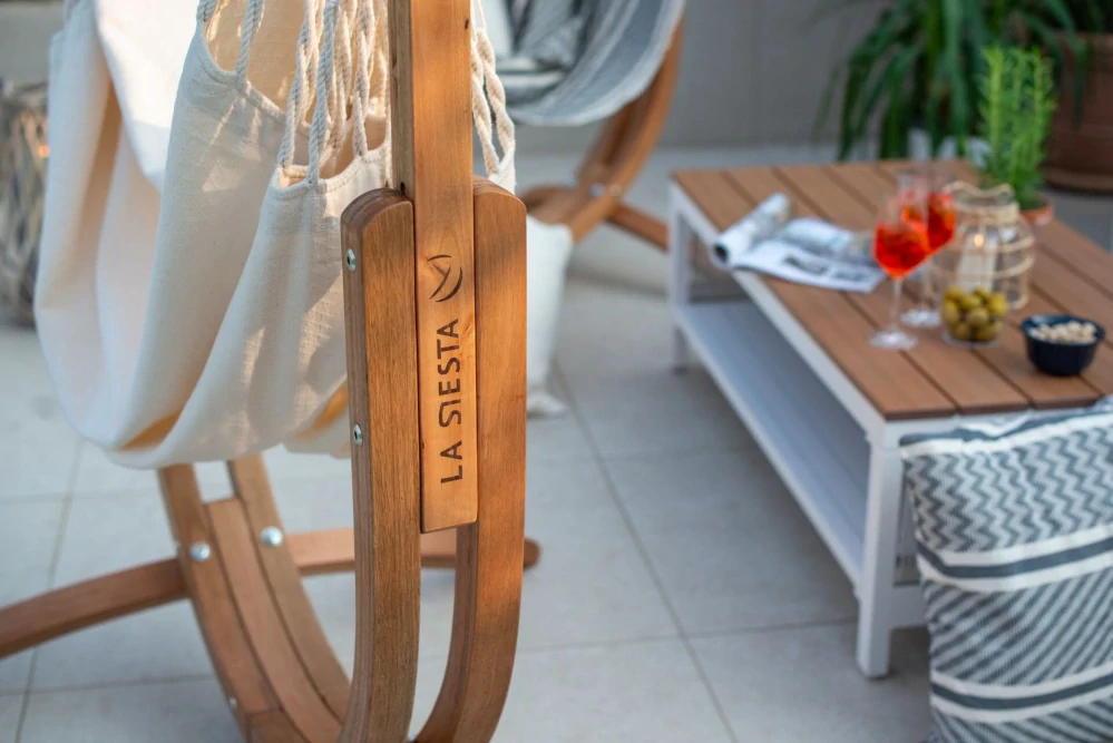 Houpací sedačka se stojanem - La Siesta Udine Organic Latte