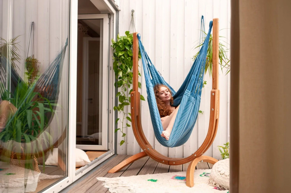 Houpací sedačka se stojanem - La Siesta Udine Organic Bluezebra